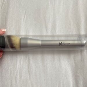IT Cosmetics Foundation Brush